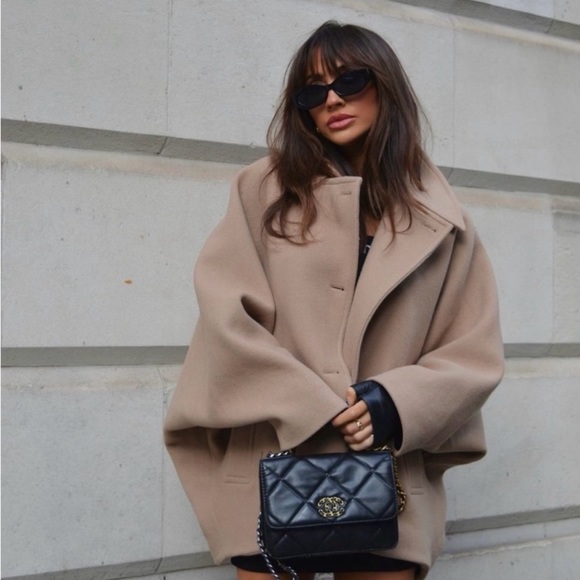 LAST ONE! OVERSIZED CROPPED WOOL COAT BEIGE - Picture 2 of 8